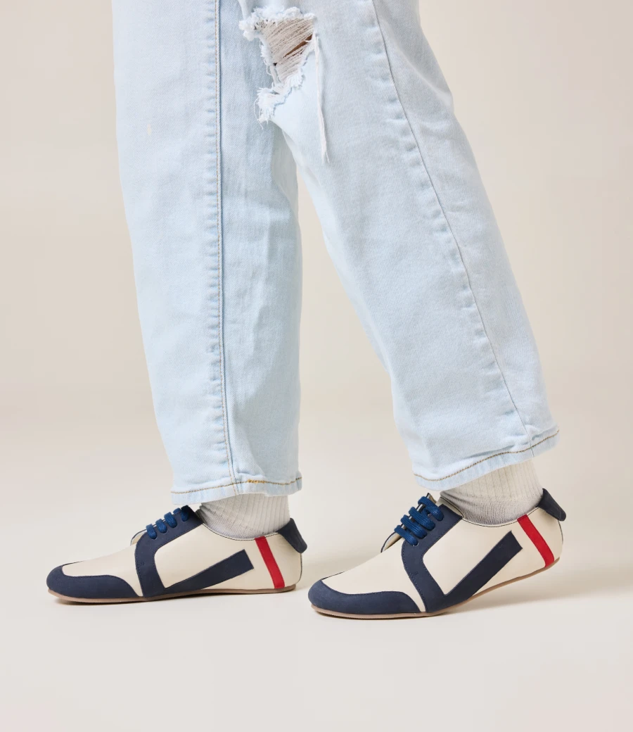 womens-sneaker-moonstone-overlay